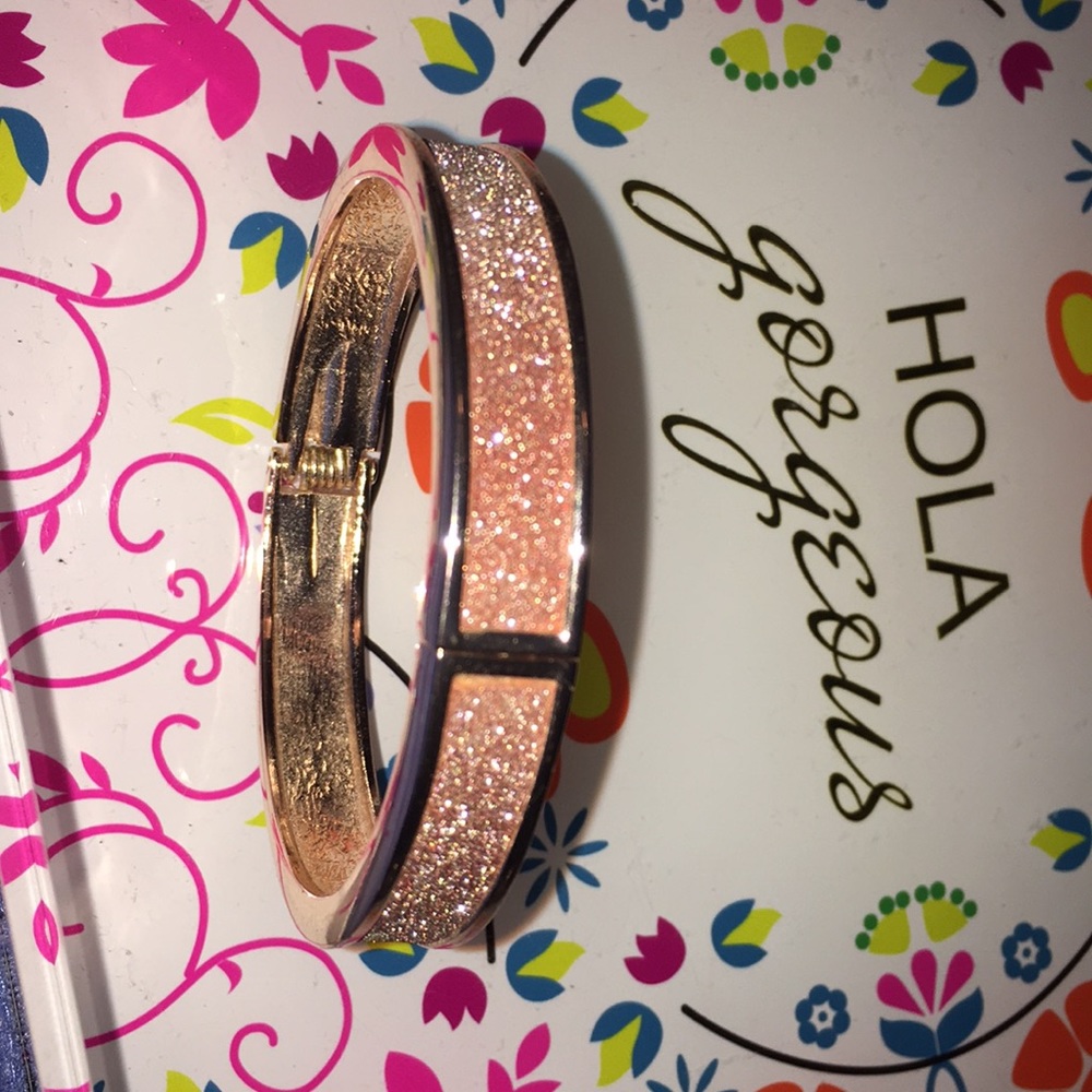 Clasp bracelet